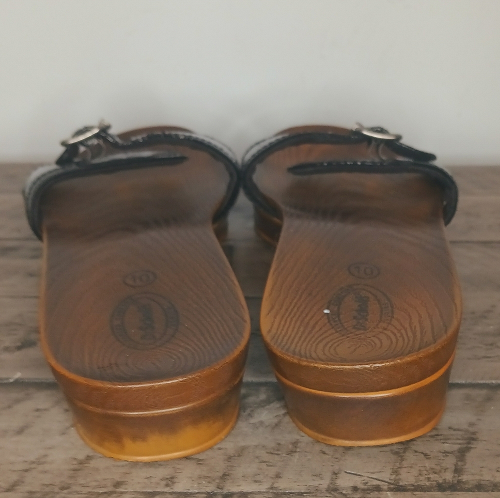 Dr. Scholl's Faux Wood Retro Exercise Sandal with Patent Black Strap - Picture 4 of 5